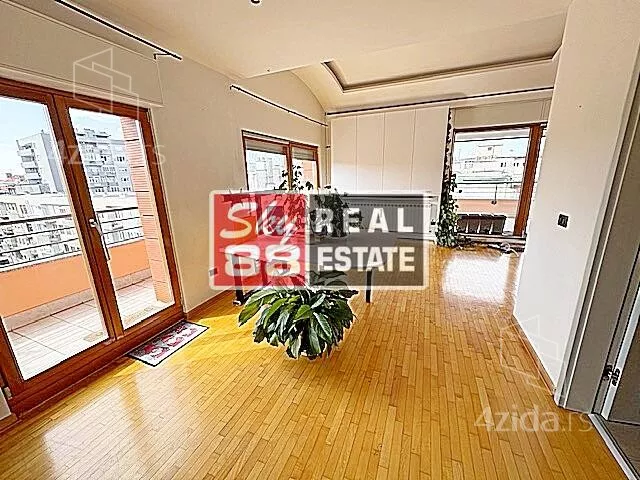 Šestoiposoban stan | 4zida