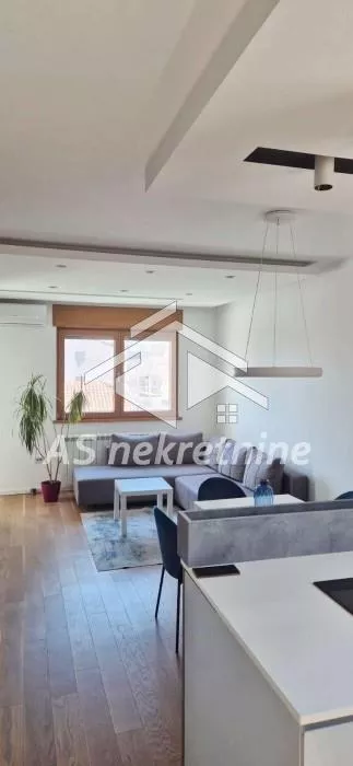 Autokomanda | 4zida.rs