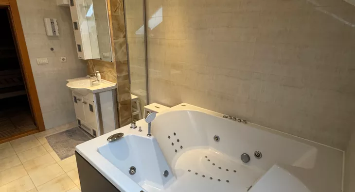 Četvoroiposoban stan | 4zida