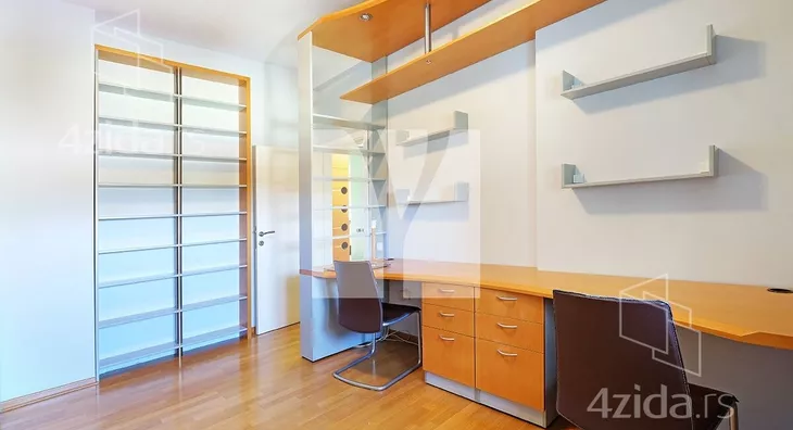 Petosoban stan | 4zida