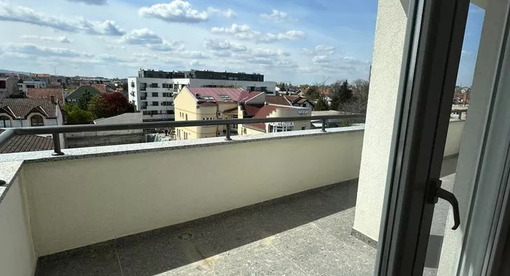 Četvoroiposoban stan | 4zida