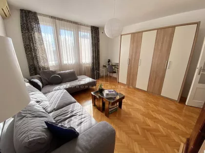 Svetomira Nikolajevića | 4zida.rs