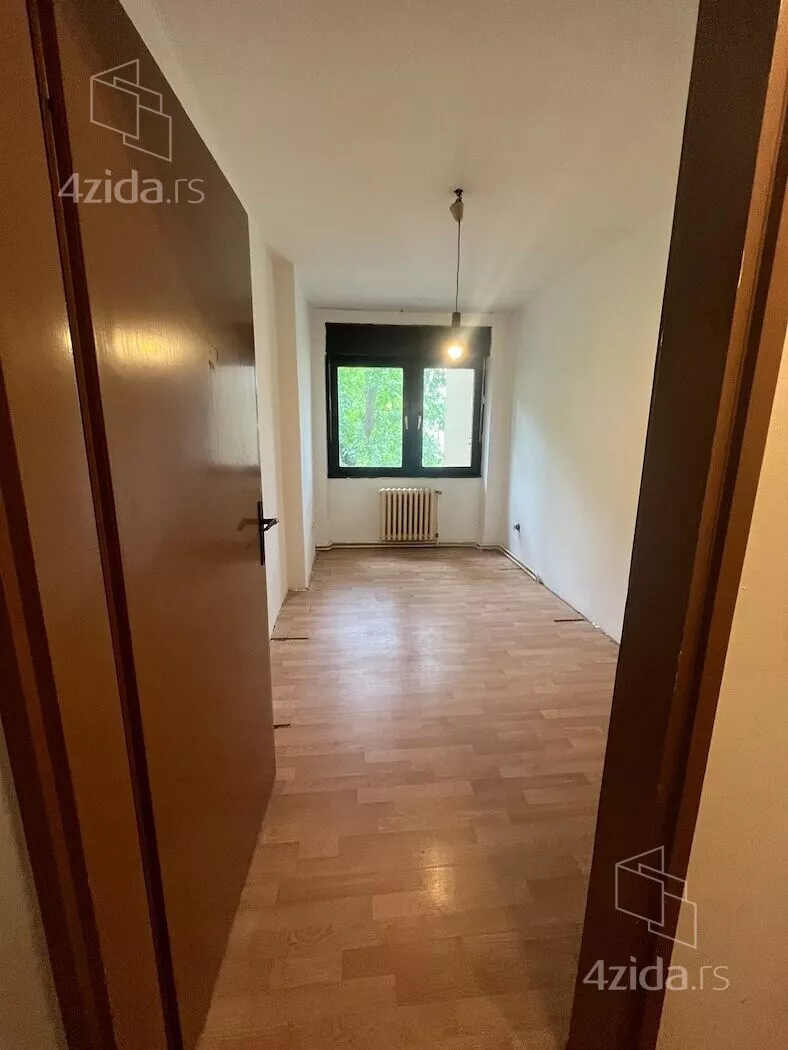 Četvoroiposoban stan | 4zida
