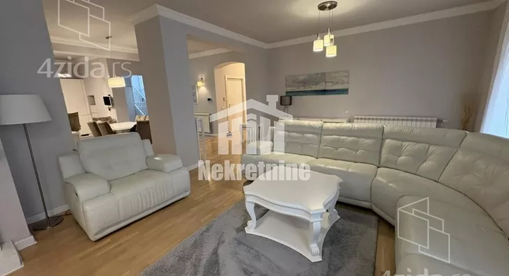 Šestoiposoban stan | 4zida