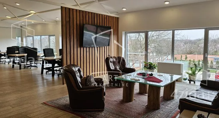 Poslovna zgrada | 4zida