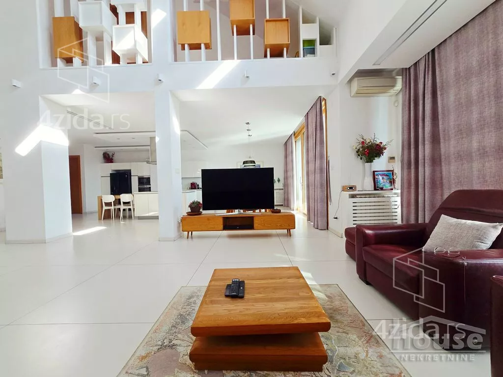 Sedmosoban stan | 4zida