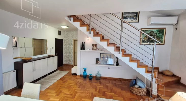 Šestosoban stan | 4zida