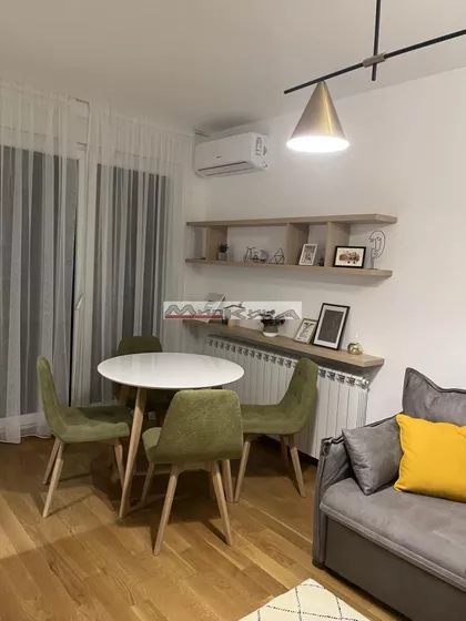Crveni Krst Vračar | 4zida.rs