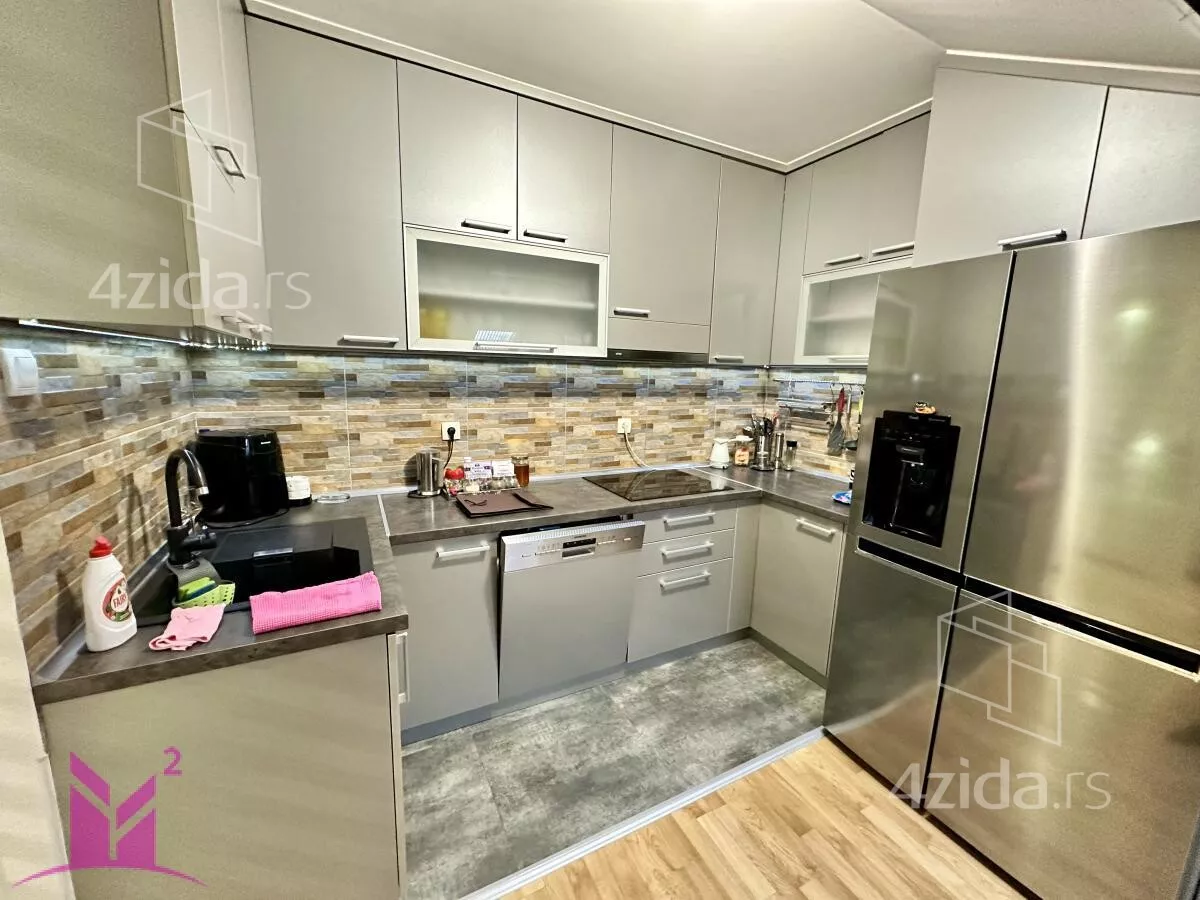 Četvoroiposoban stan | 4zida