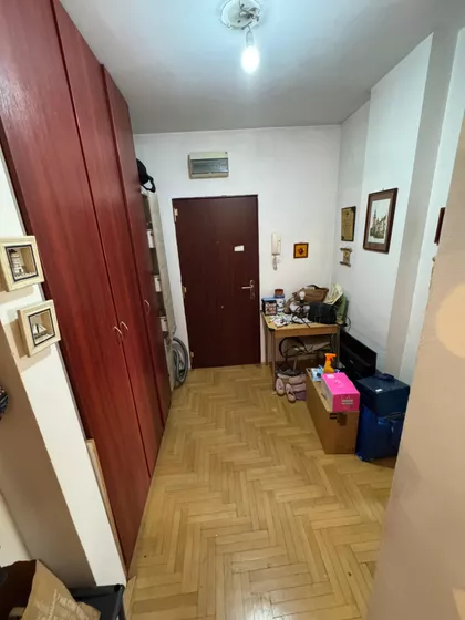 Komovska | 4zida.rs