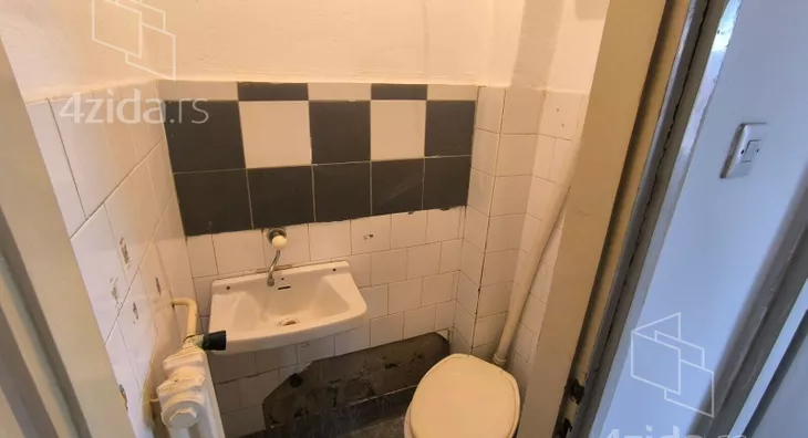 Četvoroiposoban stan | 4zida