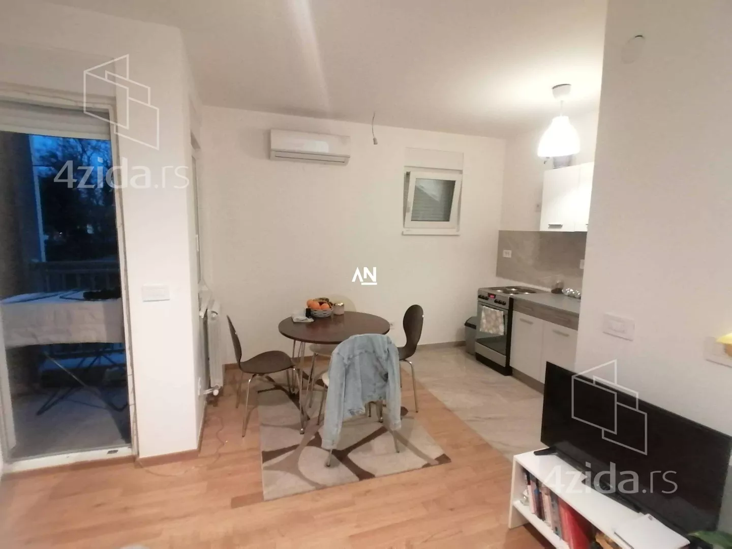 Jednoiposoban stan | 4zida