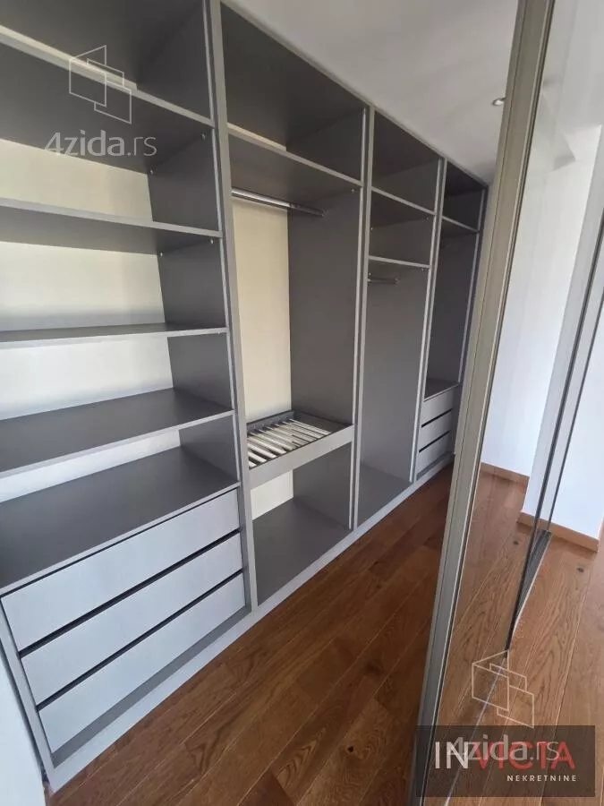 Šestosoban stan | 4zida