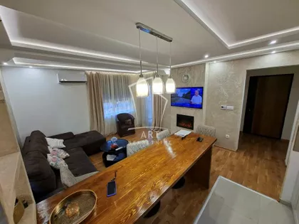 Vojvođanska | 4zida.rs