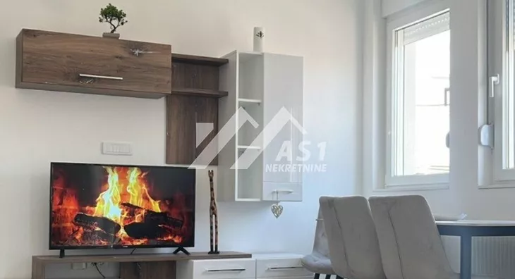 Poslovna zgrada | 4zida