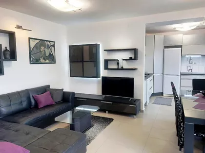 Crveni Pevac | 4zida.rs