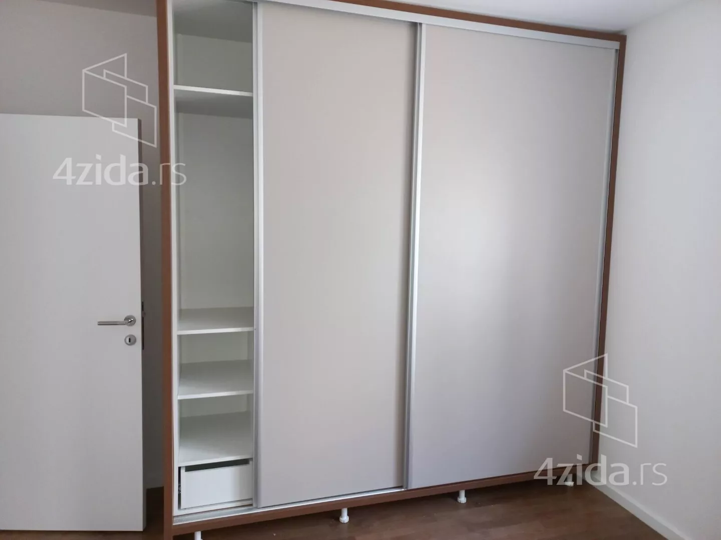 Troiposoban stan | 4zida