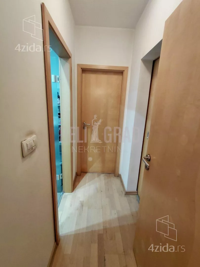 Četvoroiposoban stan | 4zida