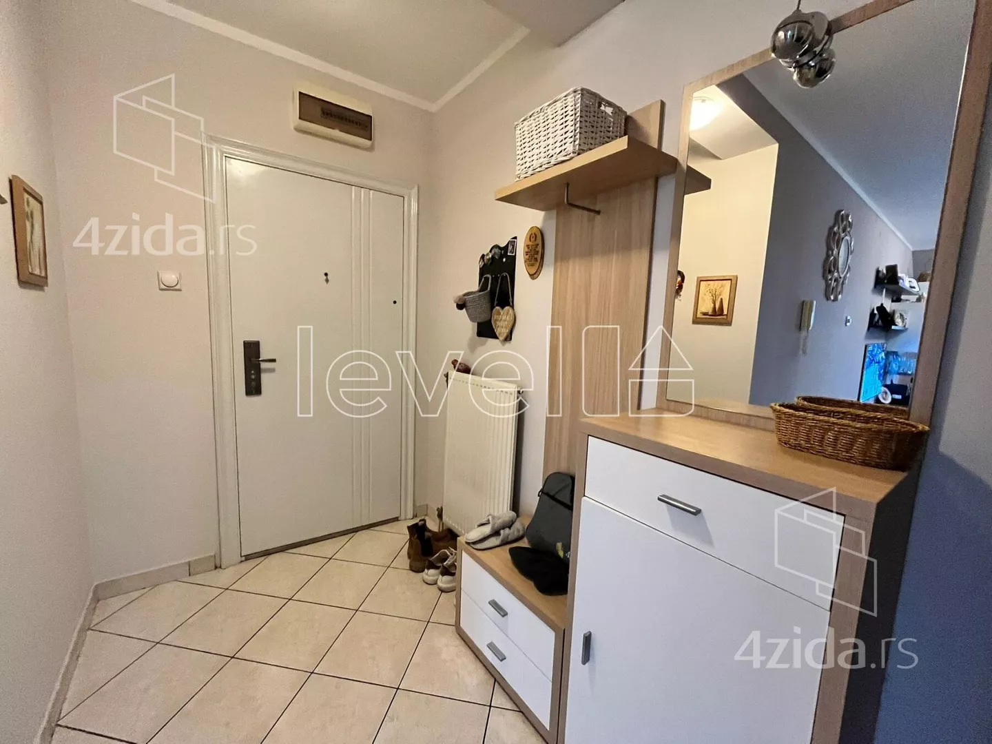 Troiposoban stan | 4zida