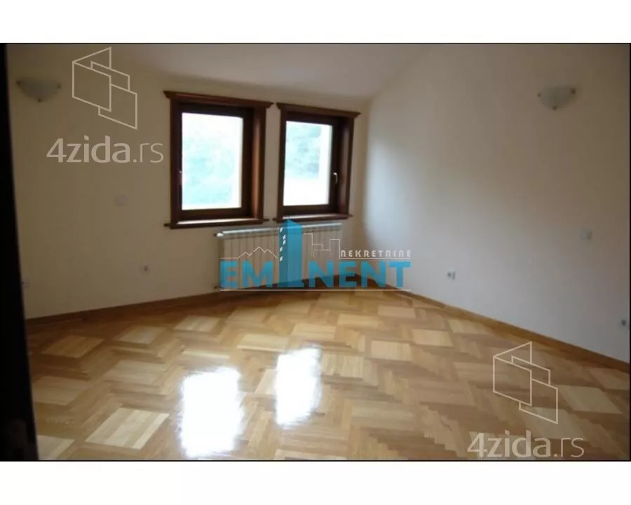 Sedmosoban stan | 4zida