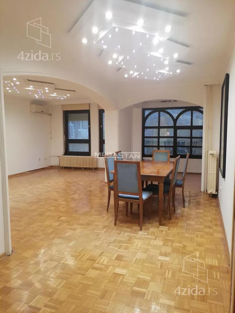 Četvoroiposoban stan | 4zida