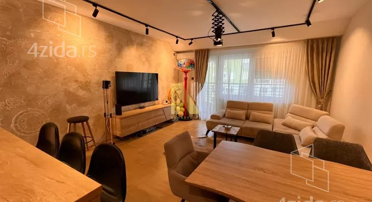 Petosoban stan | 4zida