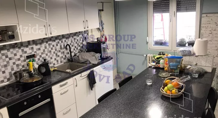 Četvoroiposoban stan | 4zida