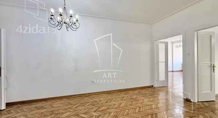 Četvoroiposoban stan | 4zida