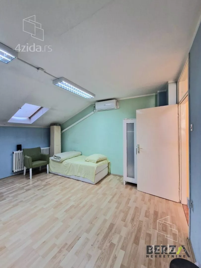 Šestosoban stan | 4zida