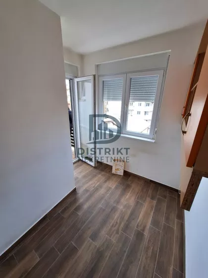 Crveni Pevac | 4zida.rs