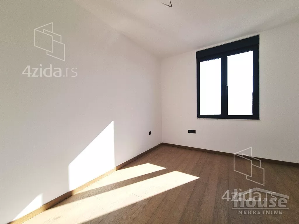 Četvoroiposoban stan | 4zida