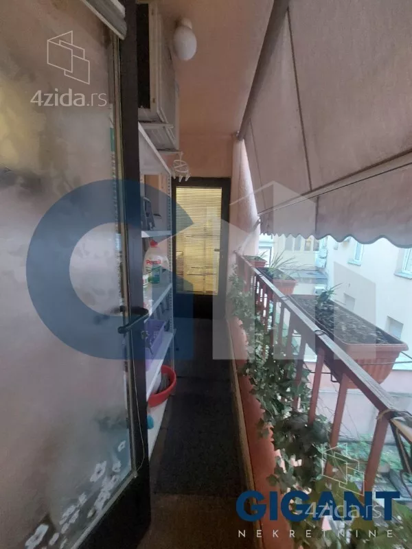 Petosoban stan | 4zida