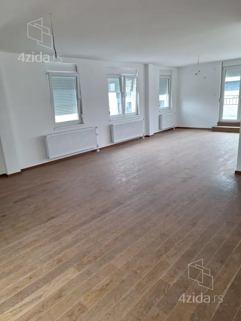 Šestosoban stan | 4zida