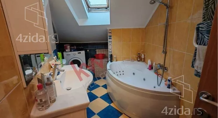 Četvoroiposoban stan | 4zida
