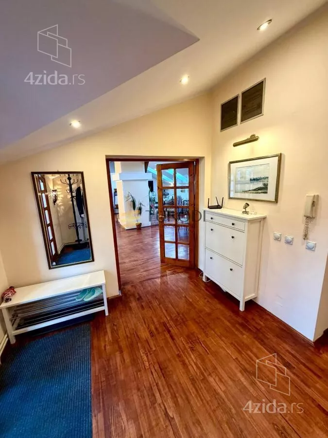 Petosoban stan | 4zida