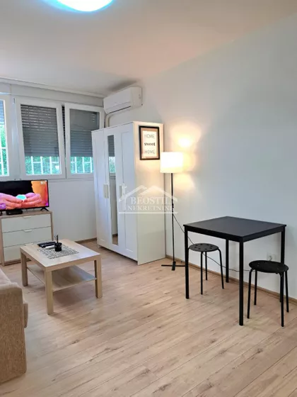 Jovana Bijelića | 4zida.rs