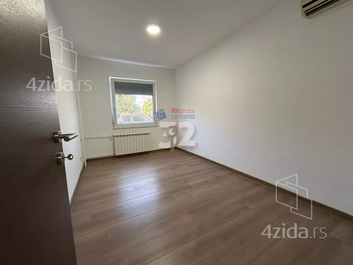 Četvoroiposoban stan | 4zida