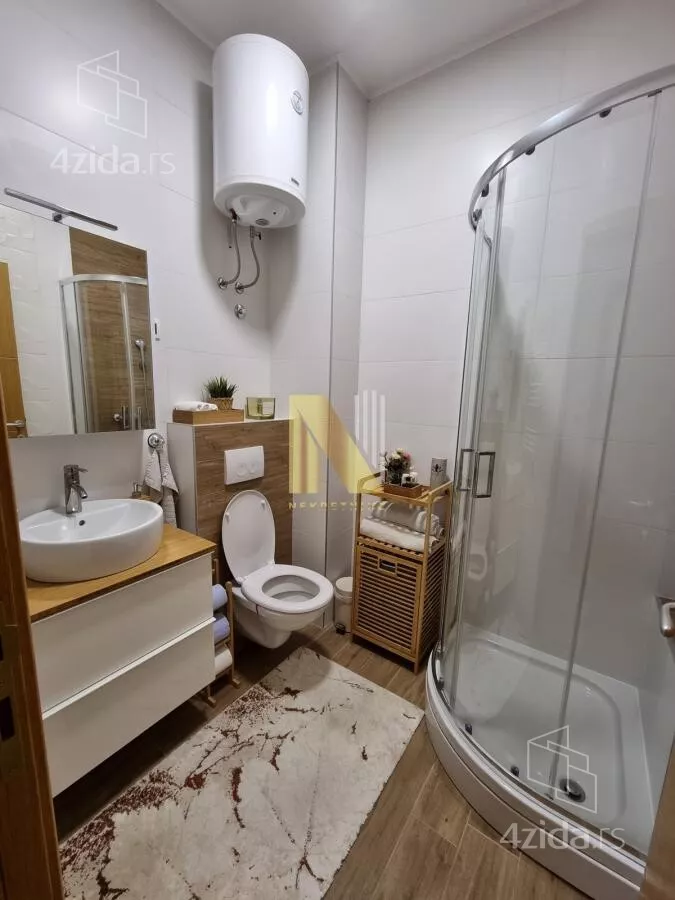 Petosoban stan | 4zida