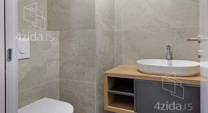 Petosoban stan | 4zida