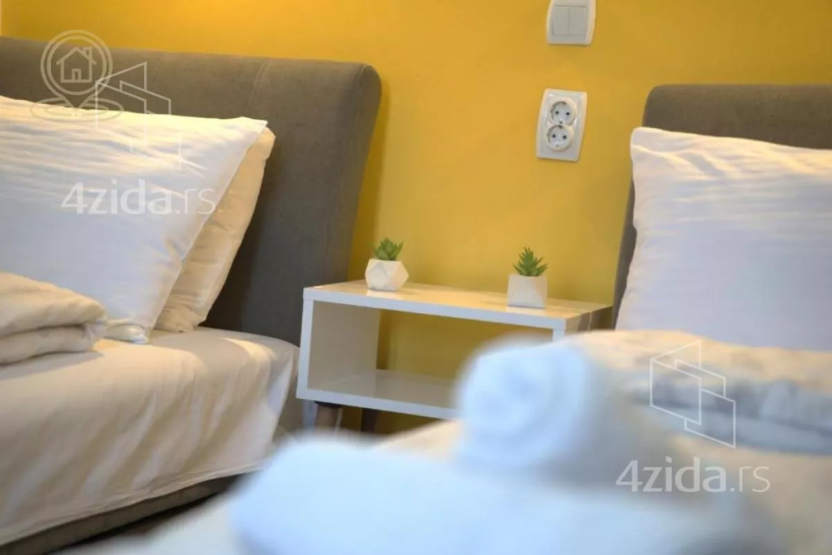 Poslovna zgrada | 4zida