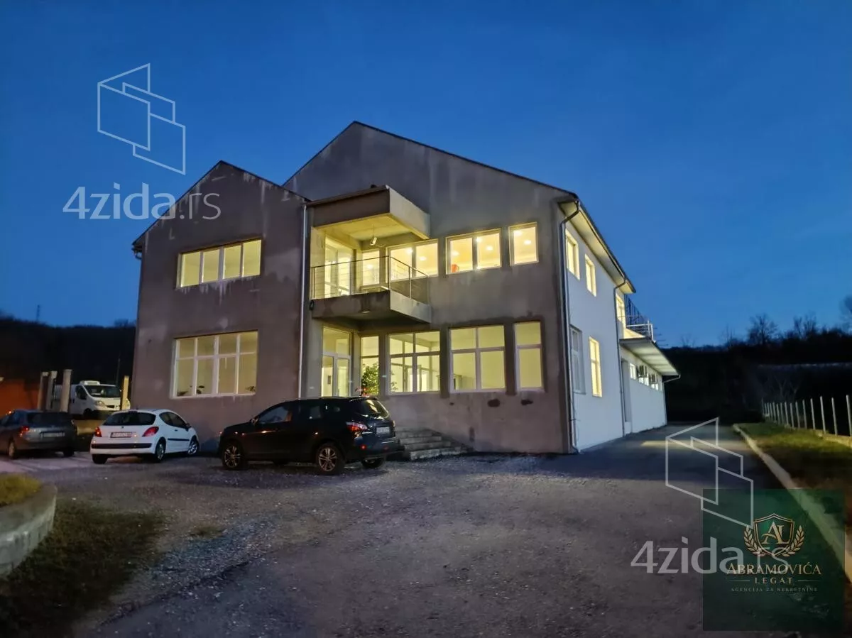 Poslovna zgrada | 4zida