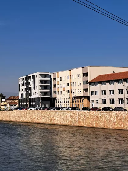 Cetinjska, na keju | 4zida.rs
