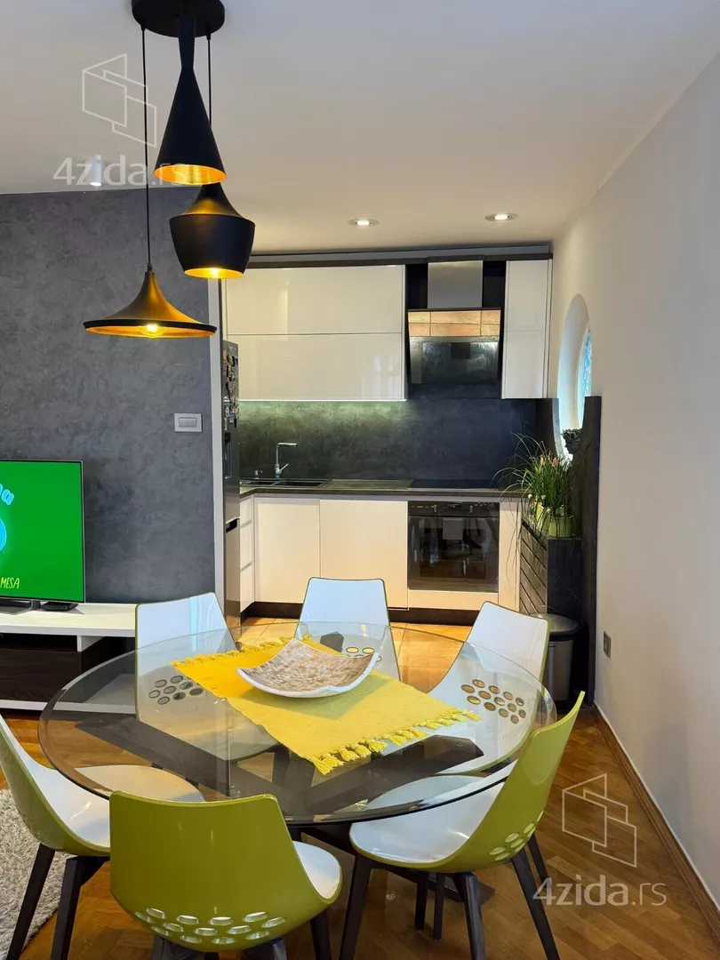 Petosoban stan | 4zida