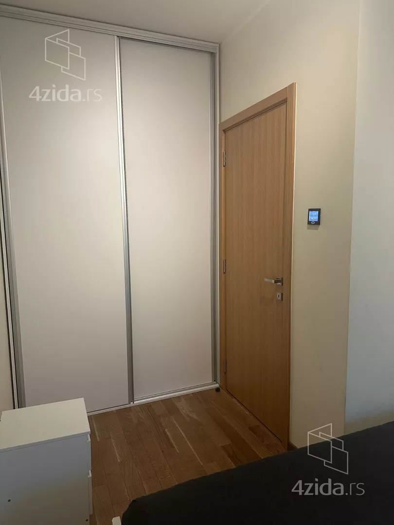 Šestosoban stan | 4zida