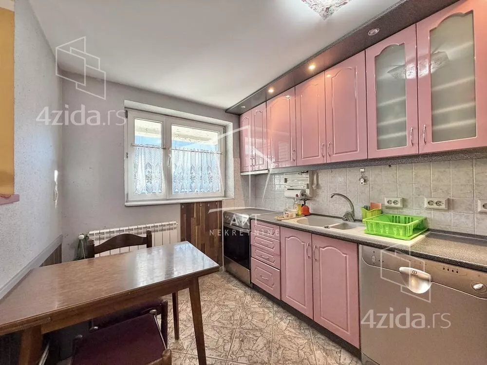 Petosoban stan | 4zida