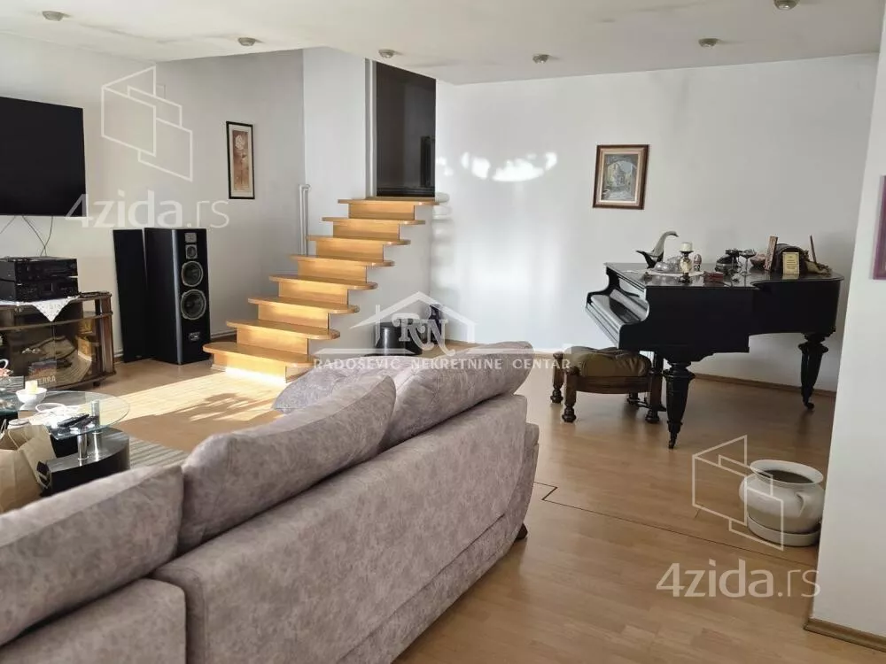 Petoiposoban stan | 4zida