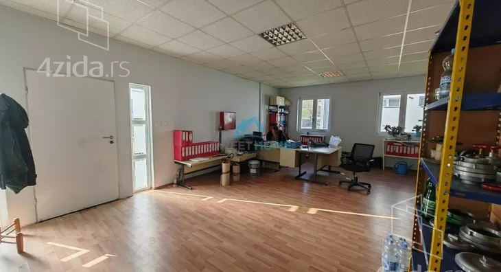 Poslovna zgrada | 4zida