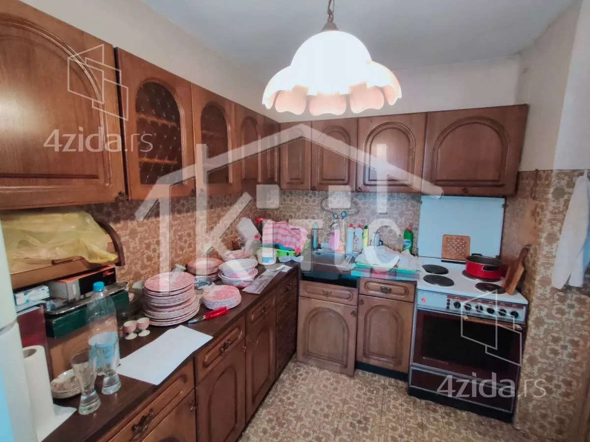 Troiposoban stan | 4zida