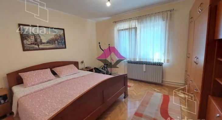 Petoiposoban stan | 4zida