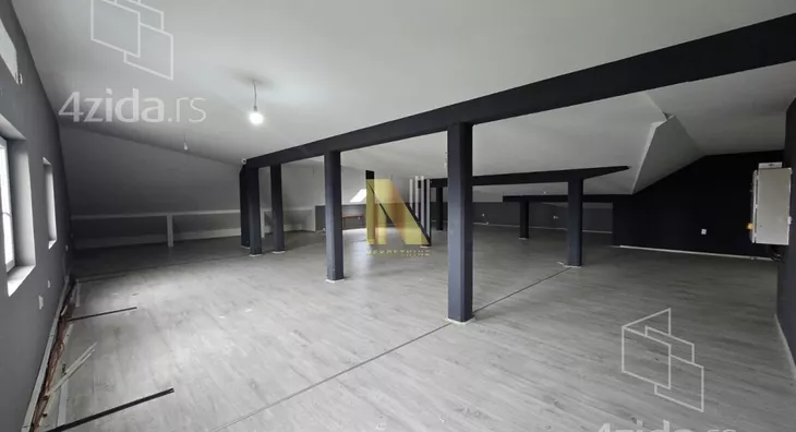 Poslovna zgrada | 4zida